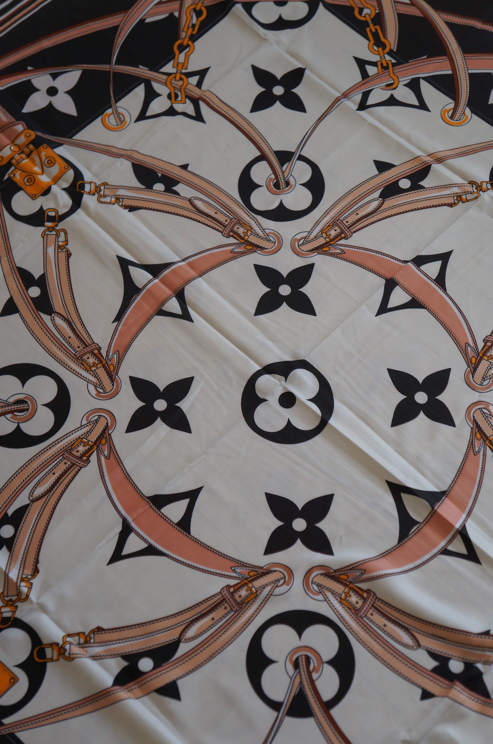 Vends grand châle, paréo, foulard en polyester