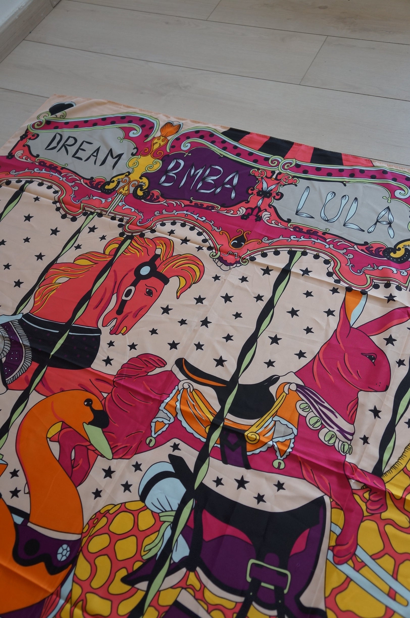 Vends grand châle, paréo, foulard en soie.