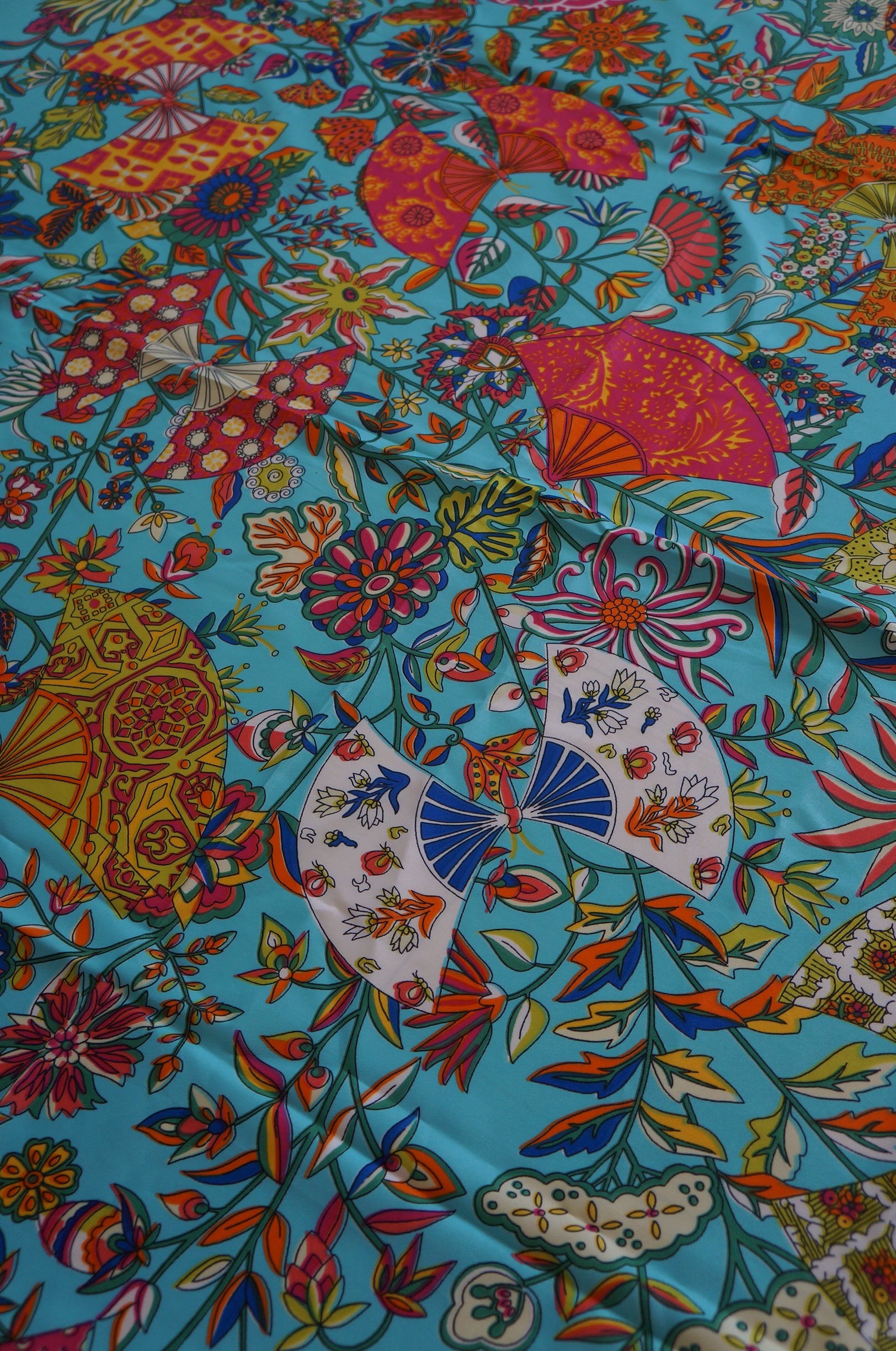 Vends grand châle, paréo, foulard en soie.