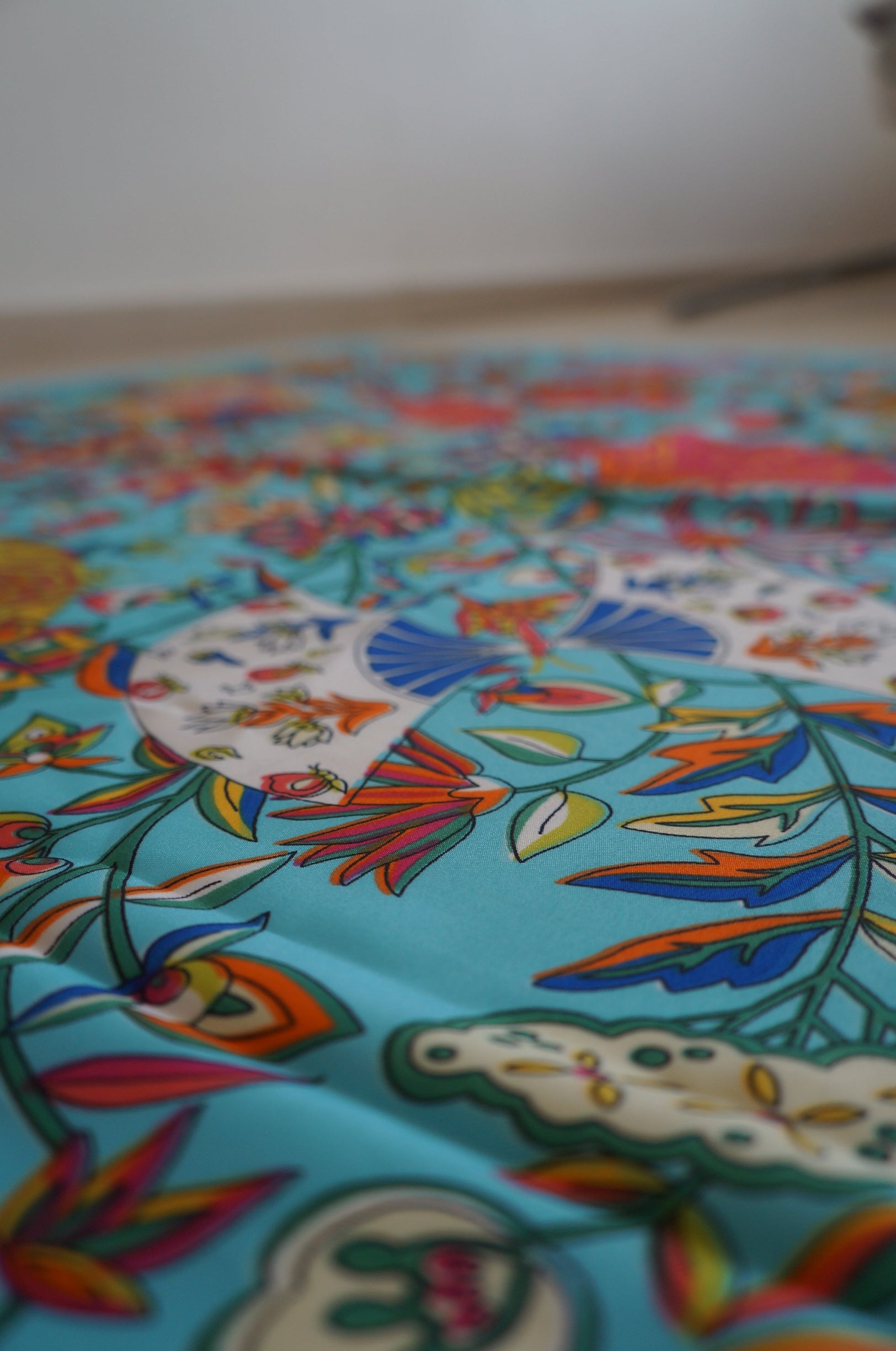 Vends grand châle, paréo, foulard en soie.