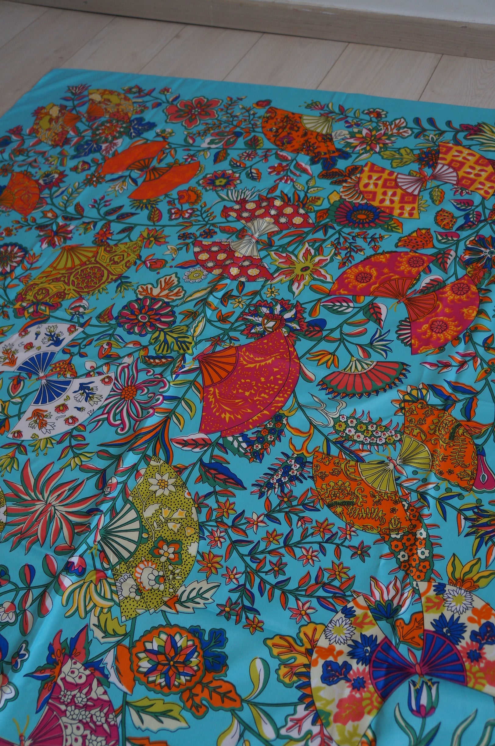 Vends grand châle, paréo, foulard en soie.
