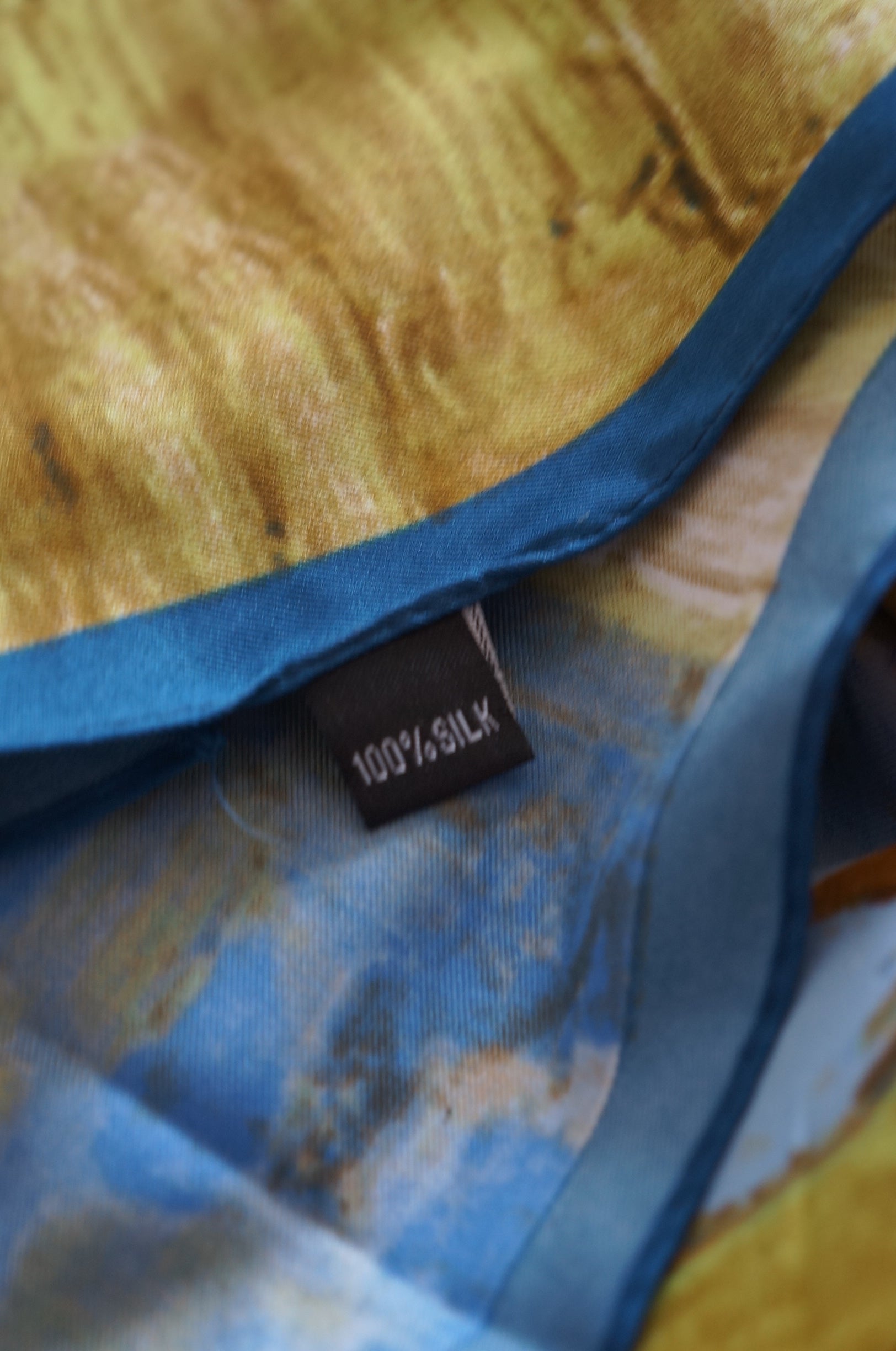 Vends grand châle, paréo, foulard en soie.