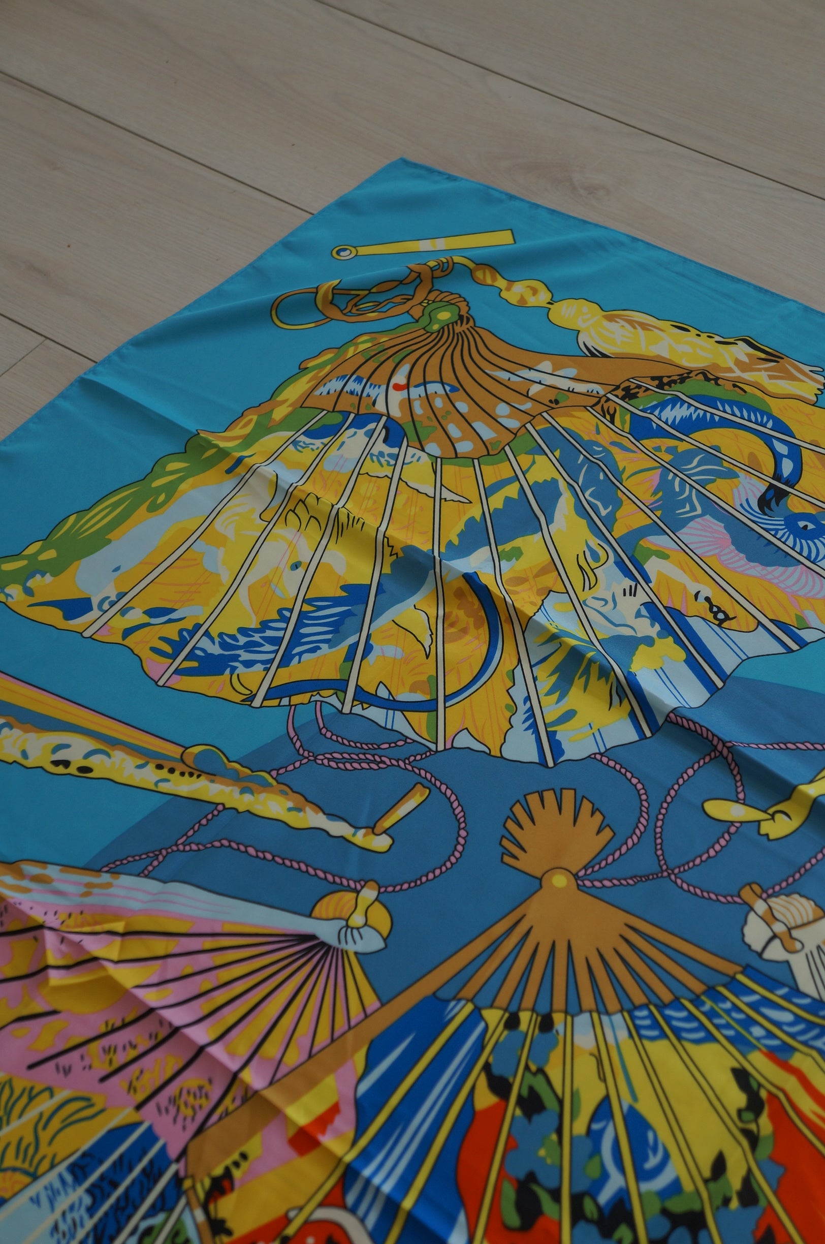 Vends grand châle, paréo, foulard en soie.