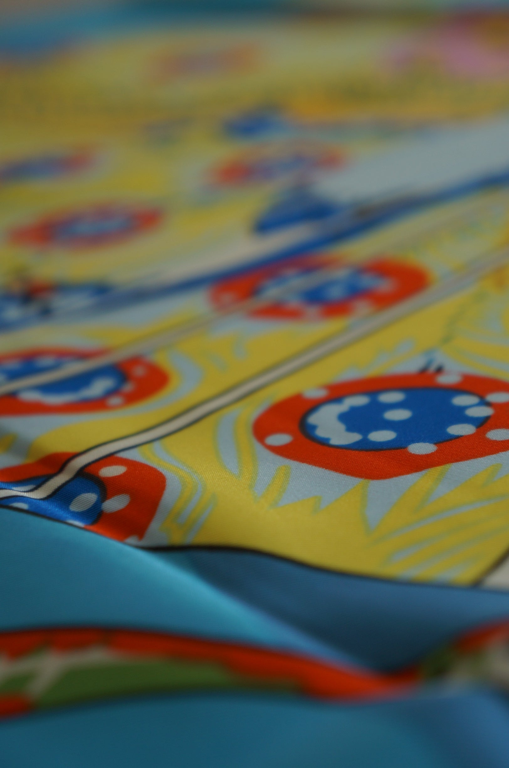 Vends grand châle, paréo, foulard en soie.