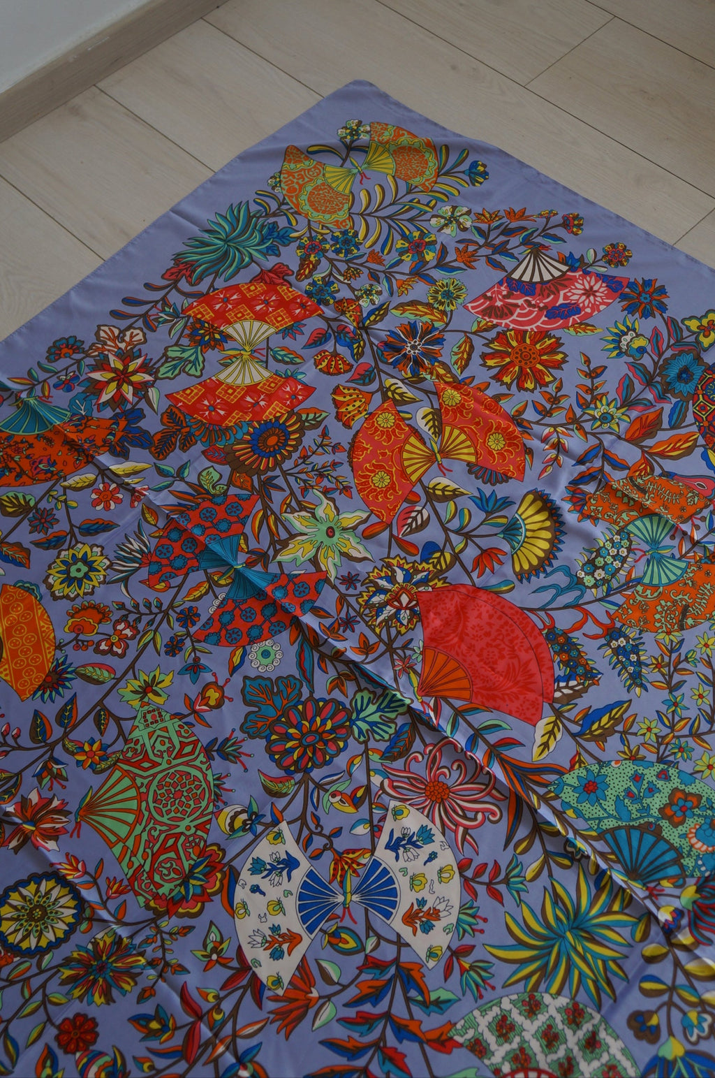 Vends grand châle, paréo, foulard en soie.