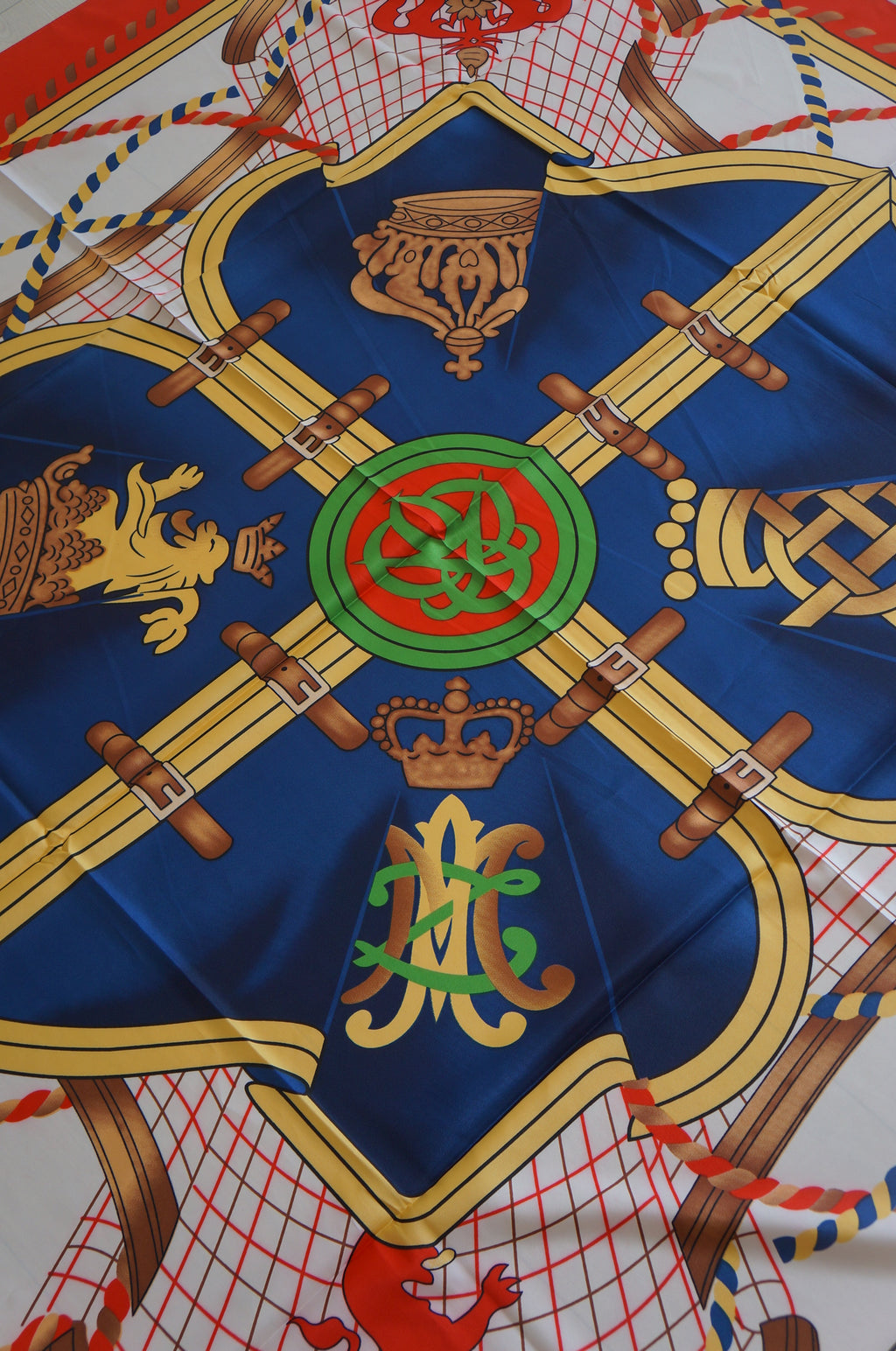 Vends grand châle, paréo, foulard en soie.